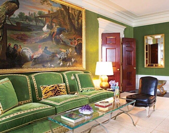 The green sofa inspired by the one belonging to Hubert de Givenchy. 