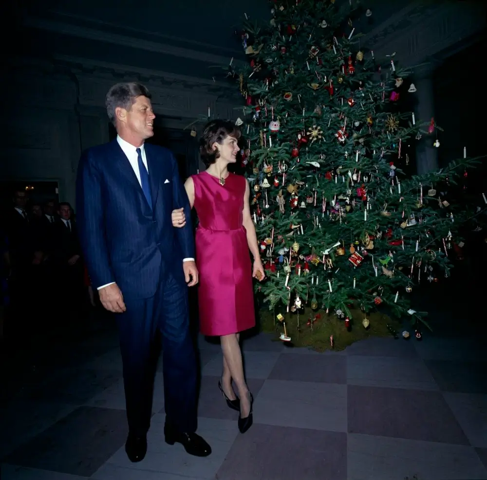JFK and Jackie pass by the 1962 White House Christmas tree.